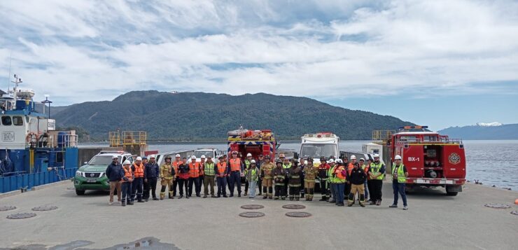 Ejercicio simula cuatro situaciones de emergencia en muelle Puerto Cisnes de Emporcha