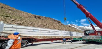 Ian Taylor realiza exitosa operación para trasladar grúa pórtico desde sector cordillerano de Talca hasta Lampa